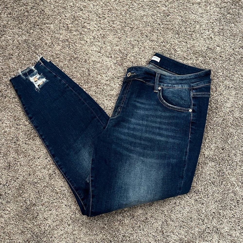 KanCan Dark Leopard Backed Destructed Skinny Jean18W